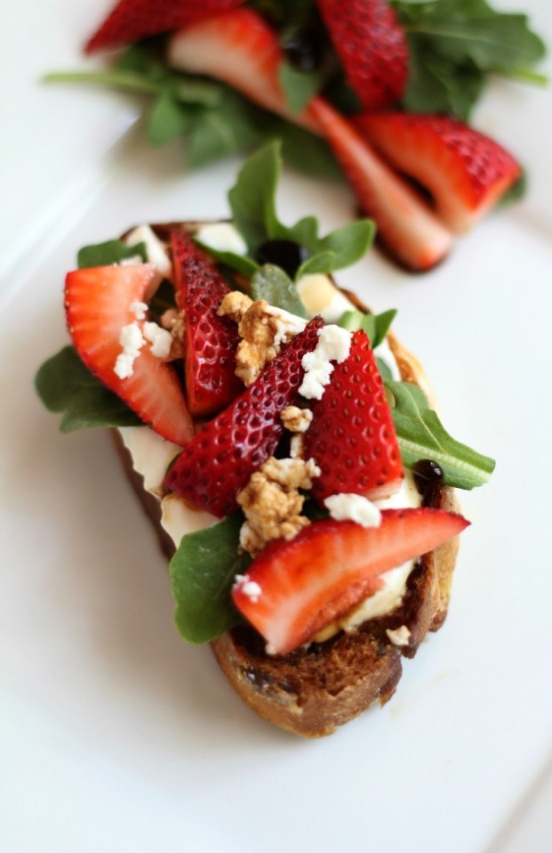 strawberry and goat cheese bruschetta