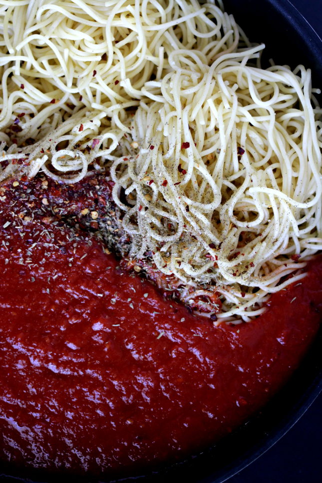 Pasta with marinara sauce