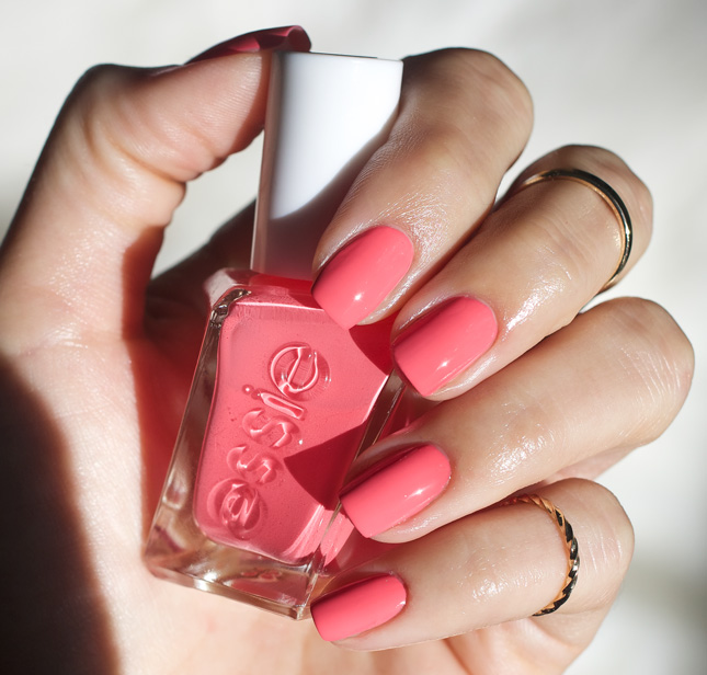 Essie-Gel-Couture-Signature-Smile