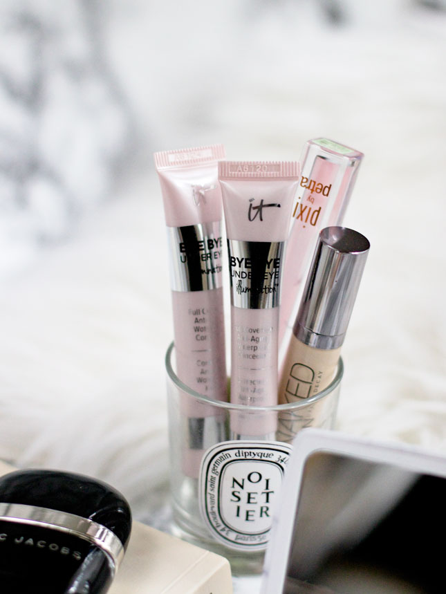 whats-in-my-makeup-bag-blog