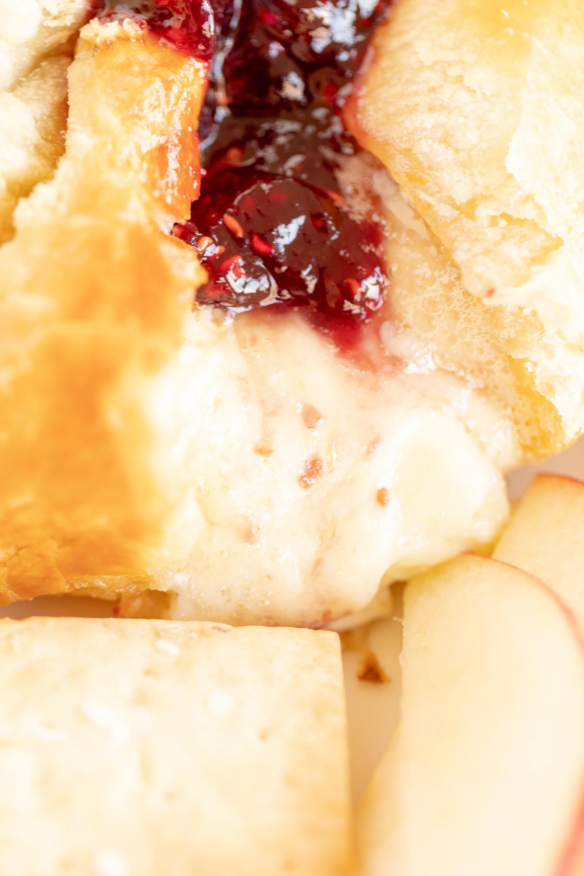 baked brie with fruit and crackers