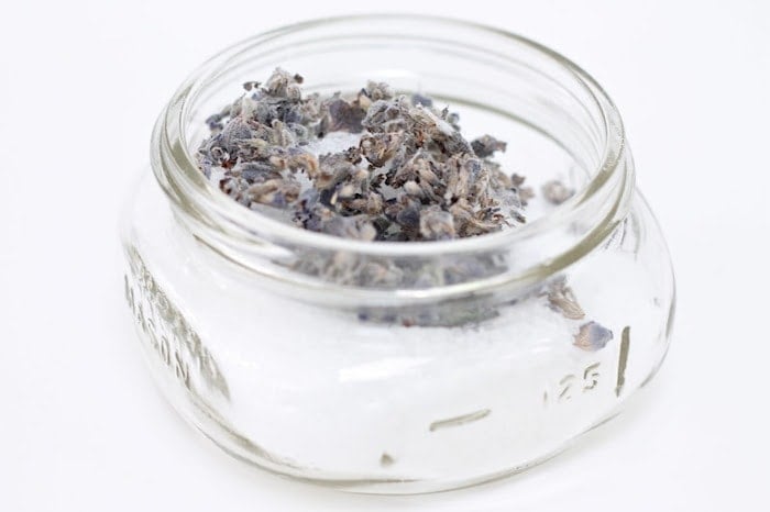 DIY Lavender Mint bath salts - great for gifting or yourself via www.lifestylegleam.com
