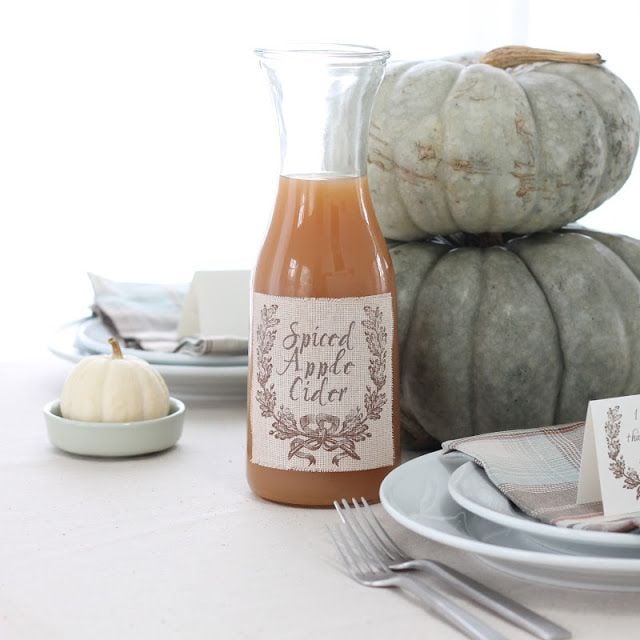 A thanksgiving dining table with a printable card that reads "I am thankful for"