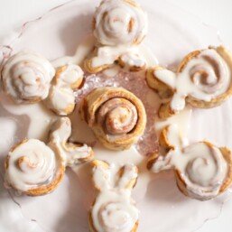 easter bunny cinnamon rolls