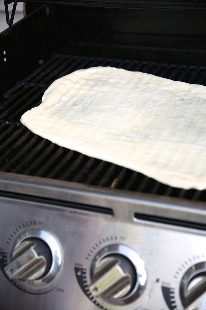 How to grill pizza for wood fired restaurant flavor at home!