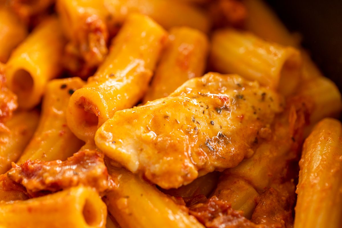 Sun dried tomato chicken pasta in a cast iron skillet.