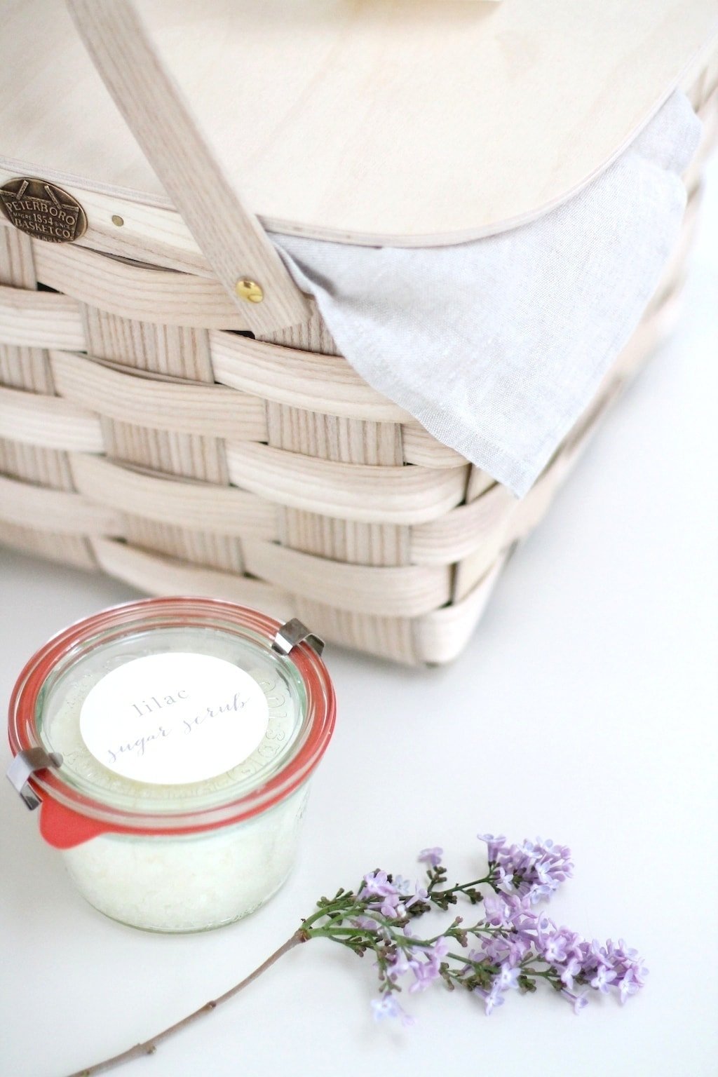 Get the recipe for an all natural lilac sugar scrub that's great for gift giving & can be made in just a few minutes