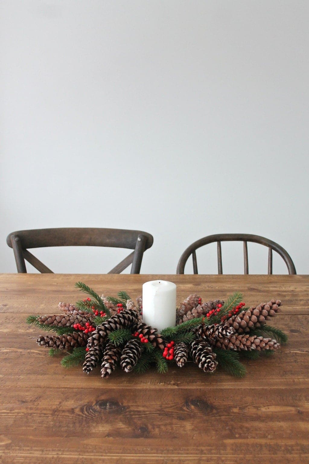 Beautiful Christmas table setting & easy DIY centerpiece