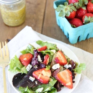 Strawberry salad with poppyseed vinaigrette