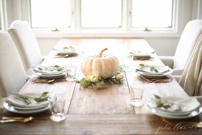 DIY Thanksgiving centerpiece and table setting