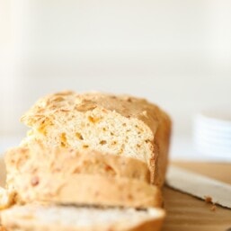 cheddar beer bread recipe on lifestylegleam.com