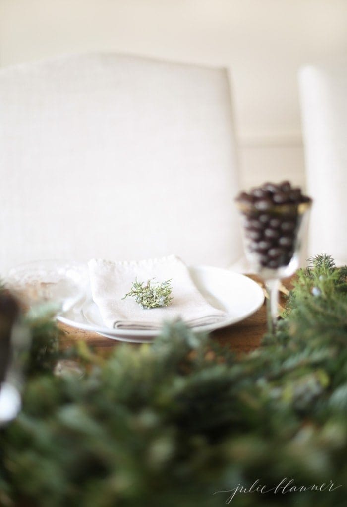effortless entertaining ideas | a beautiful centerpiece anyone can make that is long-lasting