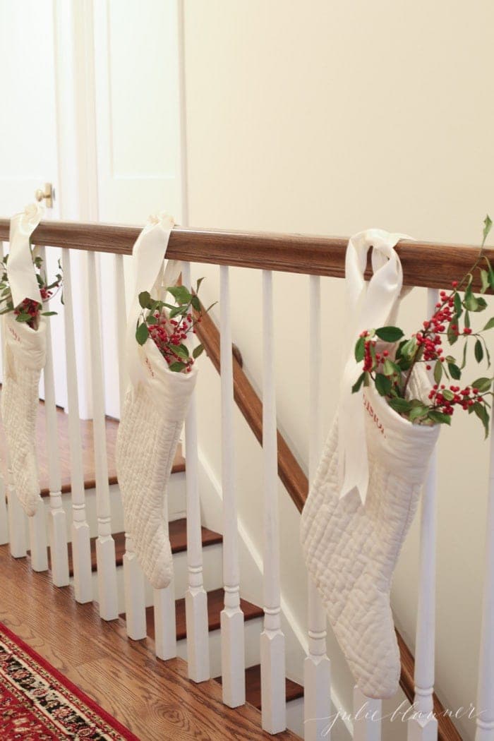 traditional red and green Christmas decorating ideas