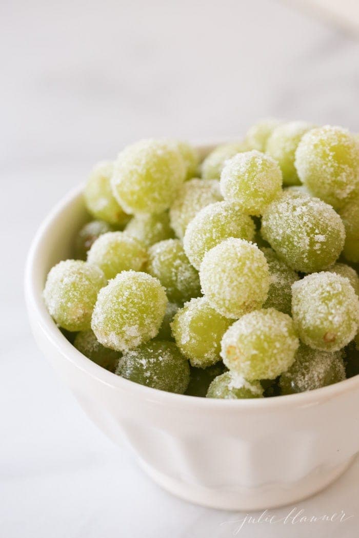 easy sugar champagne grapes recipe perfect for showers, NYE or poolside snack!