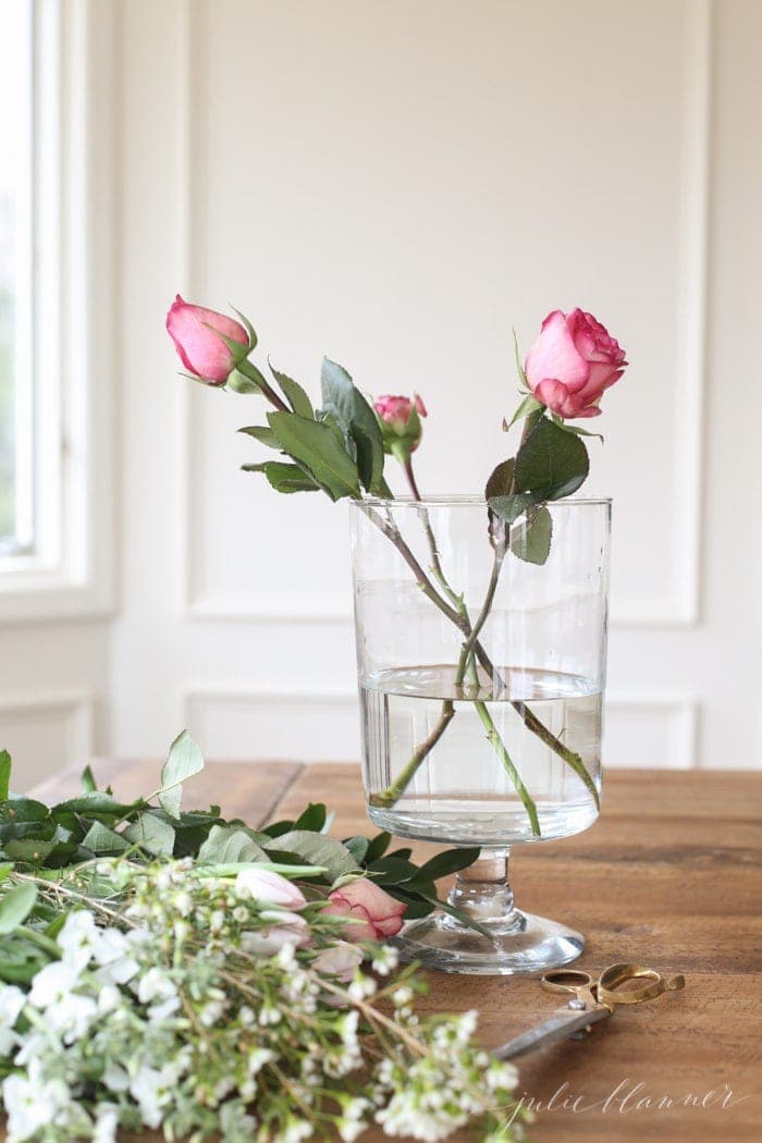 easy Valentine's Day flower arrangement