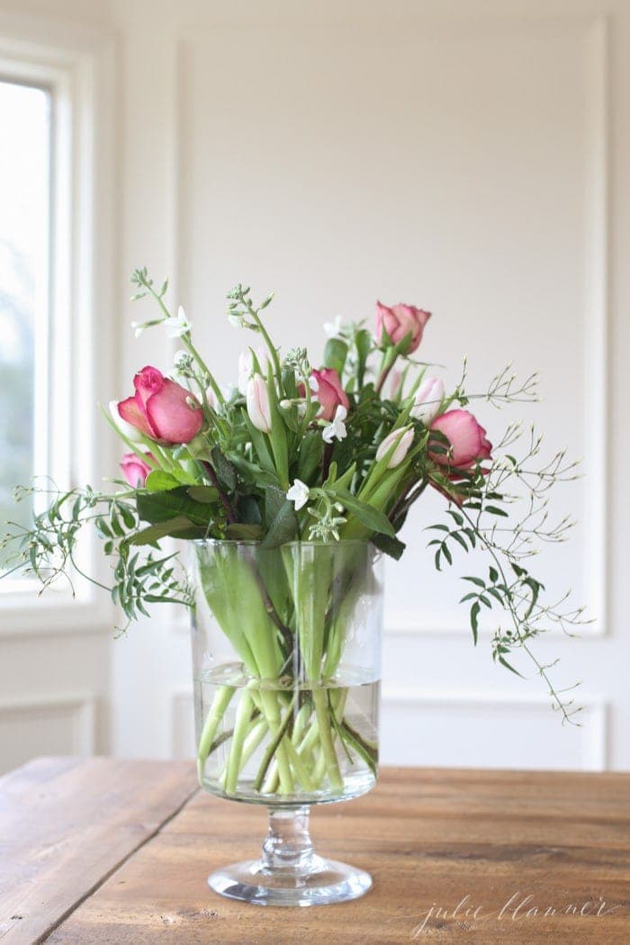 easy Valentine's Day flower arrangement