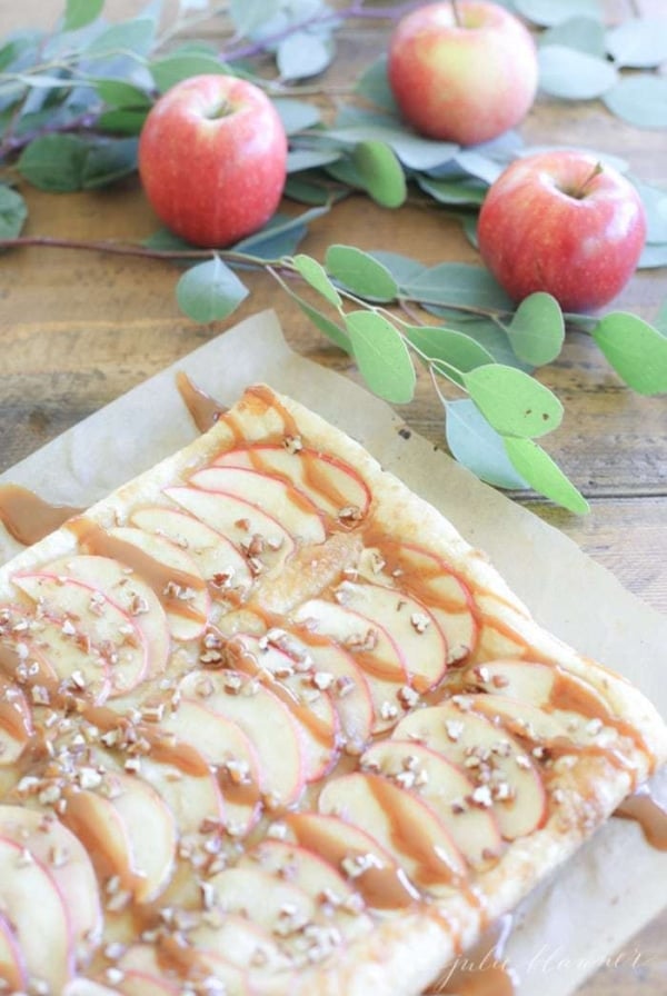 this easy caramel apple tart is always a crowd pleaser - the perfect fall dessert recipe