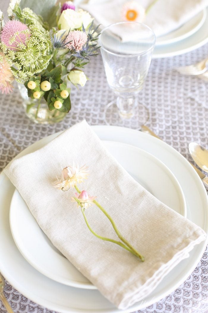tips to set a pretty table without a lot of effort