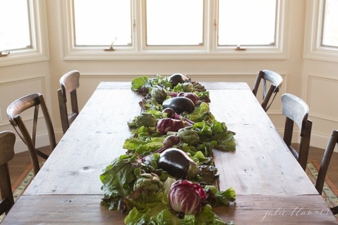 step by step tutorial to make a friendsgiving table setting