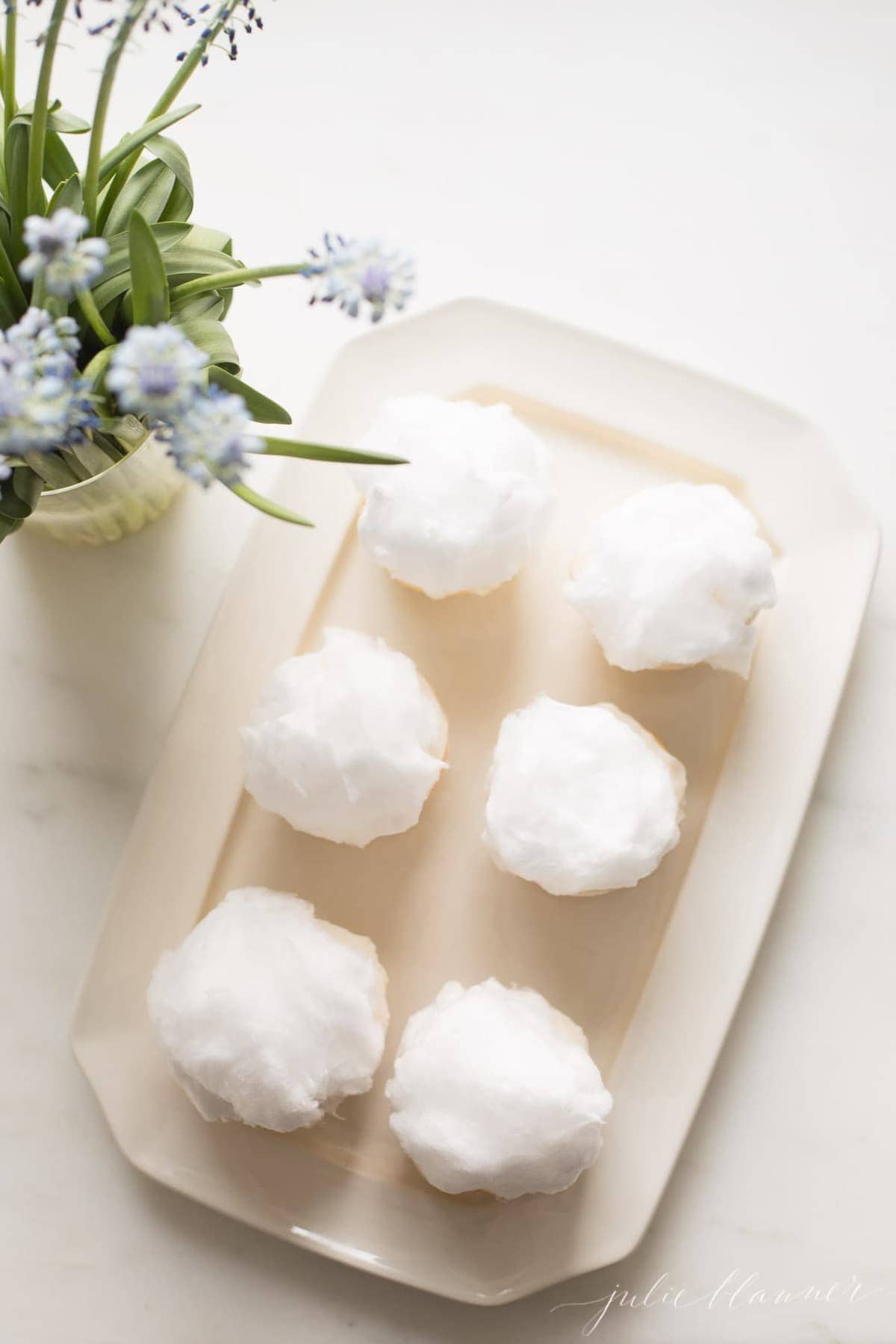 bunny tail easter cupcakes