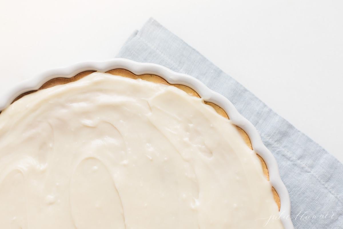 The iced sugar cookie crust