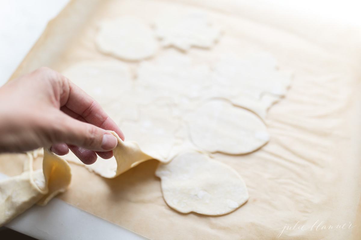 how to make an onion tart appetizer with puff pastry