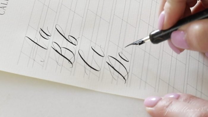 lifting pen between strokes on calligraphy letter