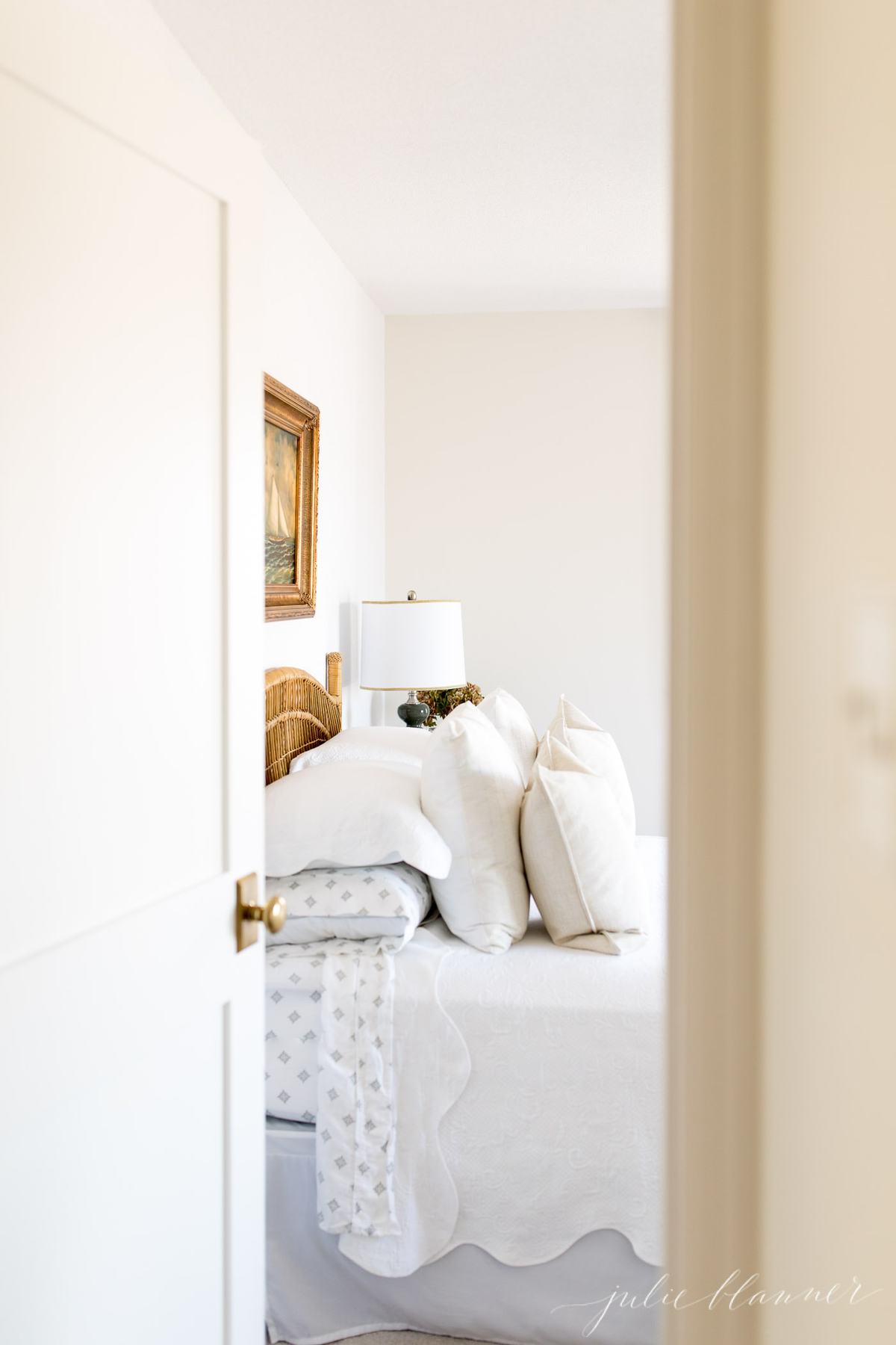 small hallway doors to bedroom