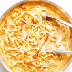 A skillet full of Cajun chicken pasta.