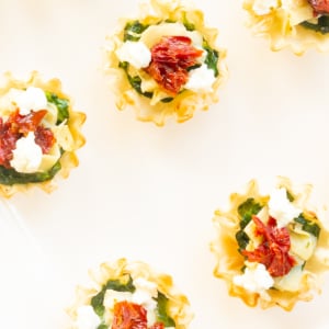 A plate of spinach dip bites on a white plate.