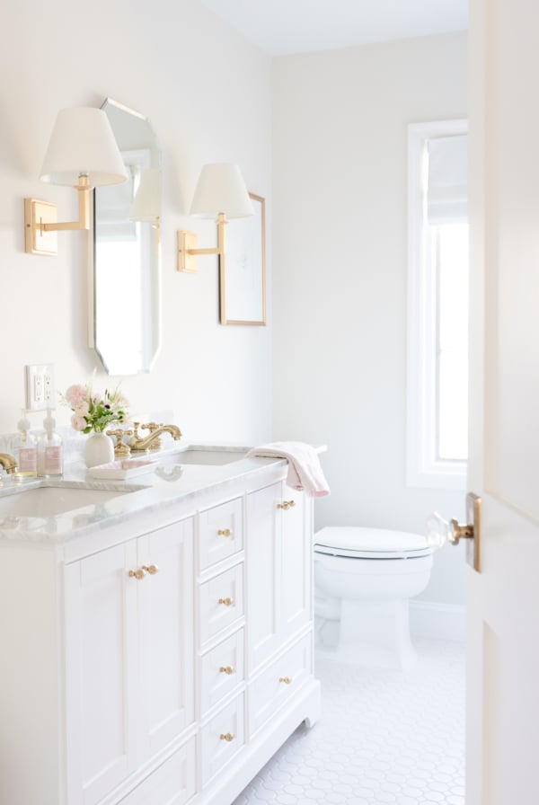 A white bathroom with Benjamin Moore White Dove paint color on the trim and Soft Chamois on the walls.