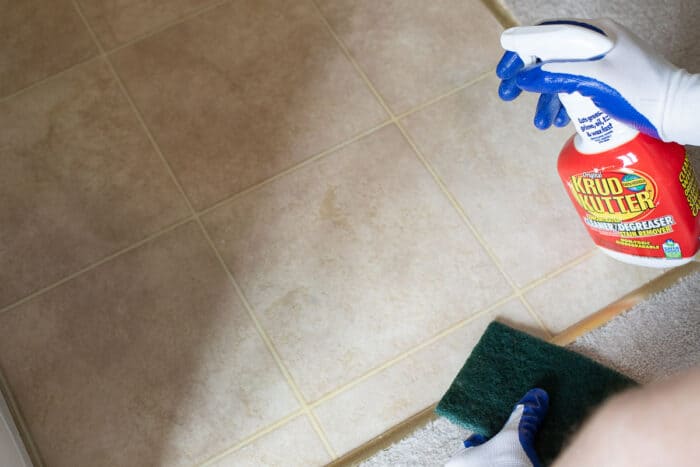 cleaning vinyl floor with spray