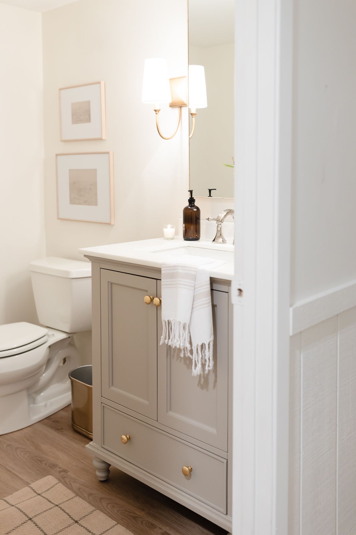 A bathroom painted in Benjamin Moore Cloud White