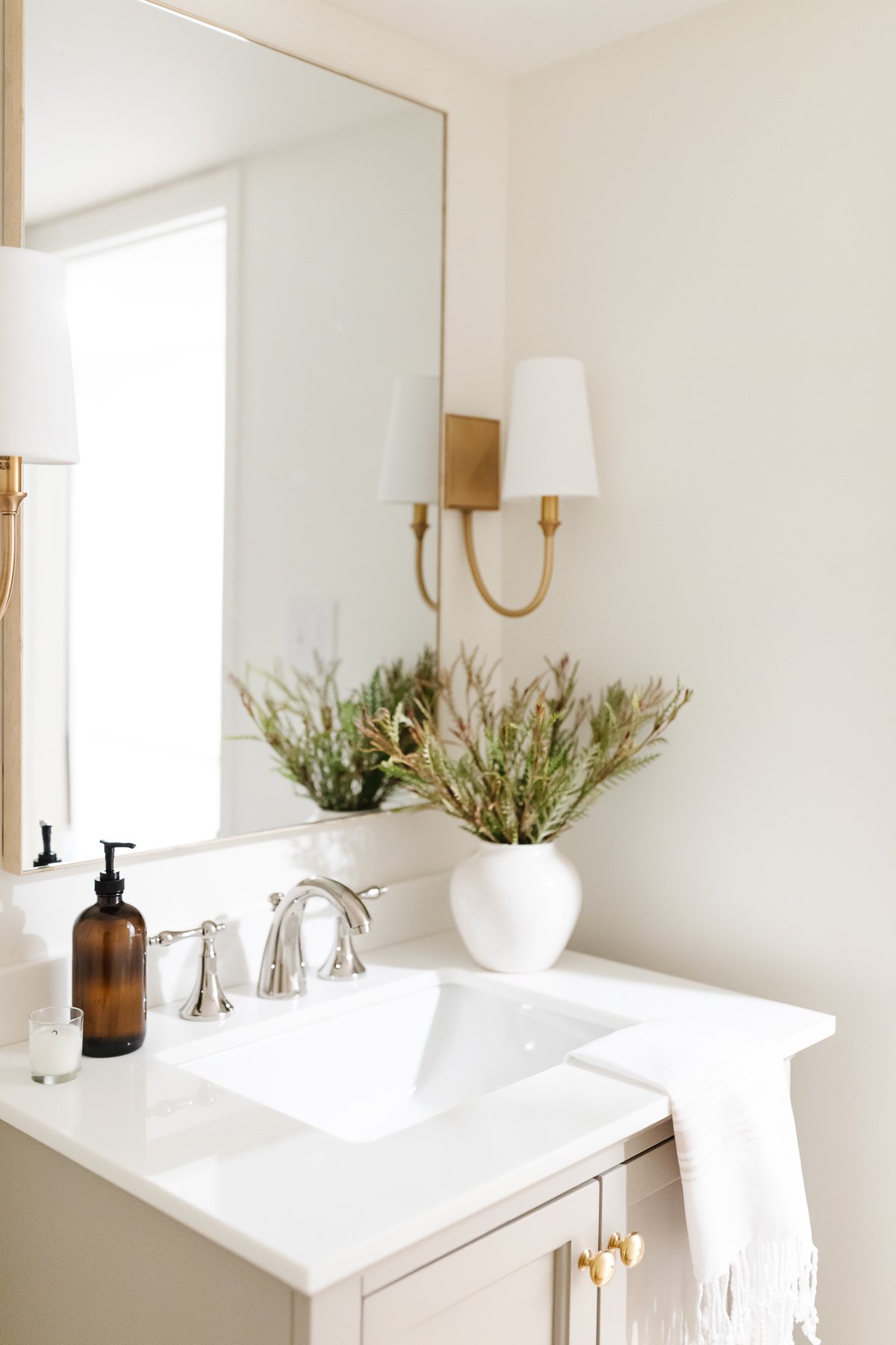 bathroom painted in cloud white