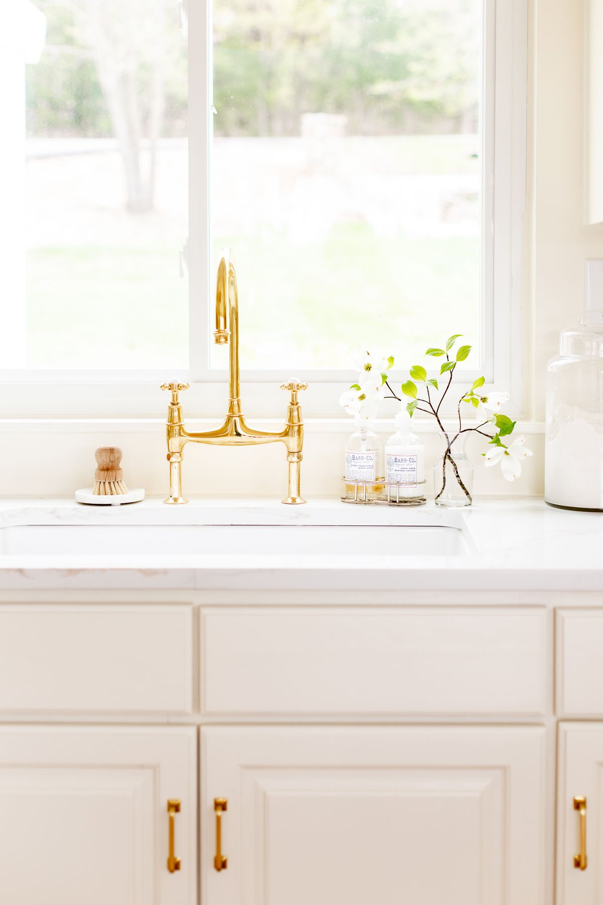 kitchen painted in white tie