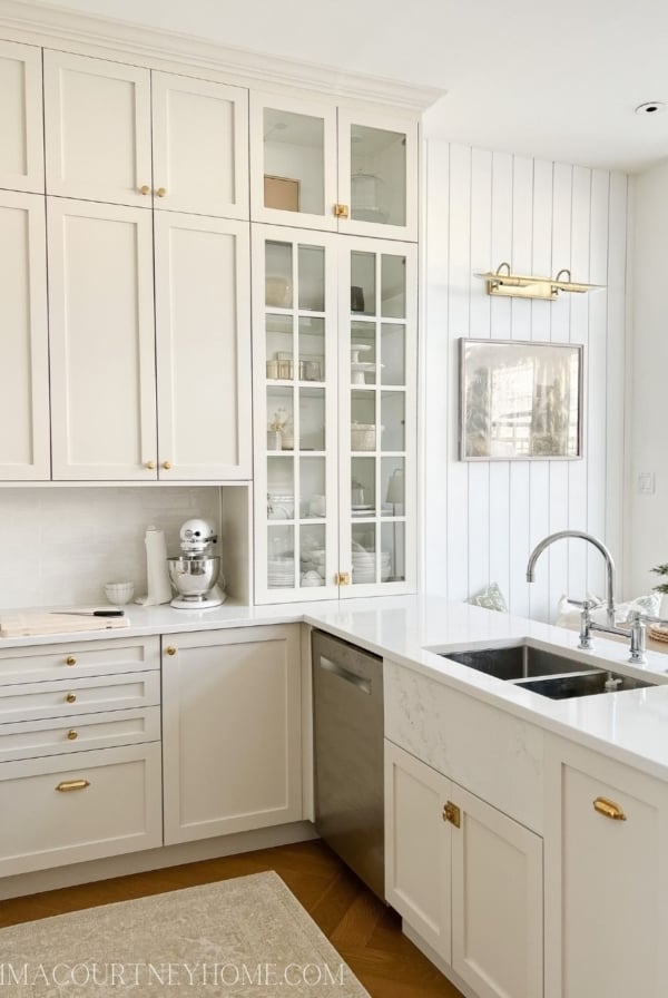 A kitchen with cabinets painted in Benjamin Moore Natural Cream