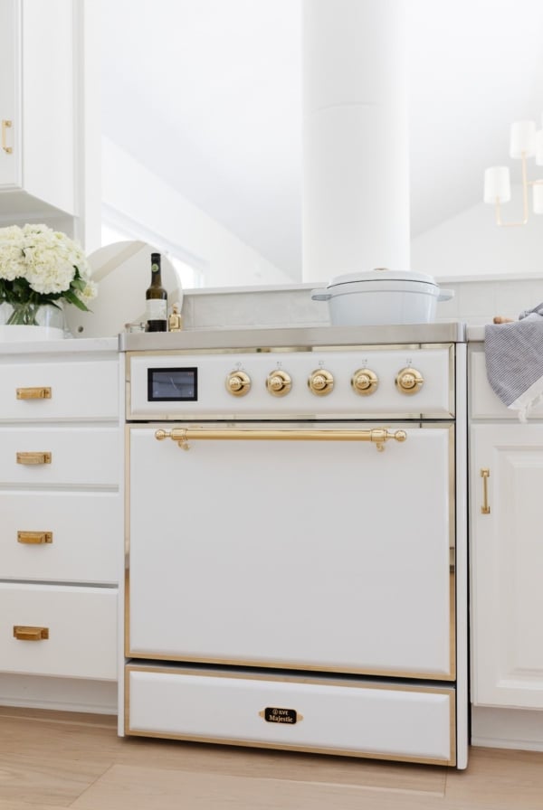 A white ilve range in a white kitchen