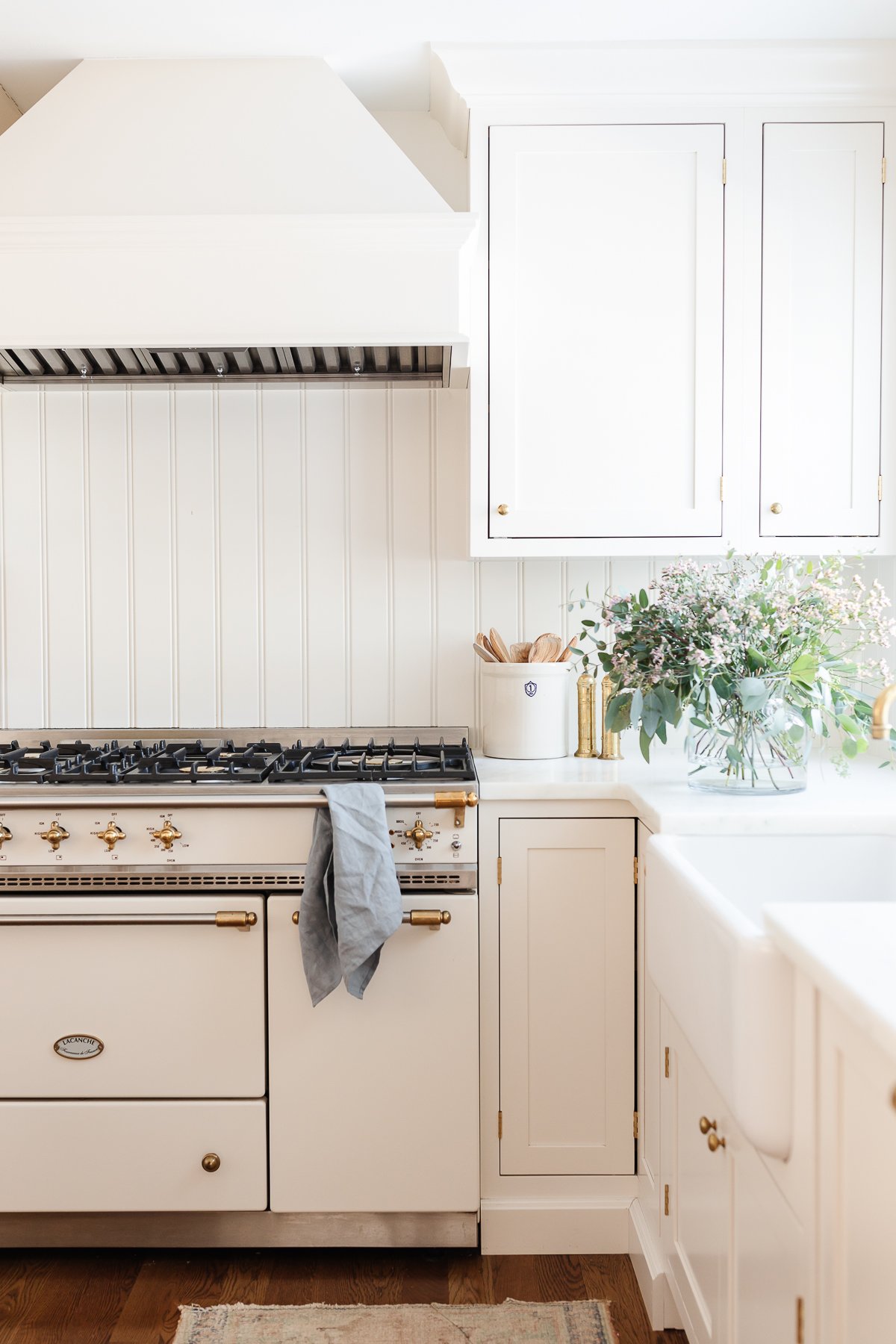 kitchen with cream range and cabinets that go to the ceiling