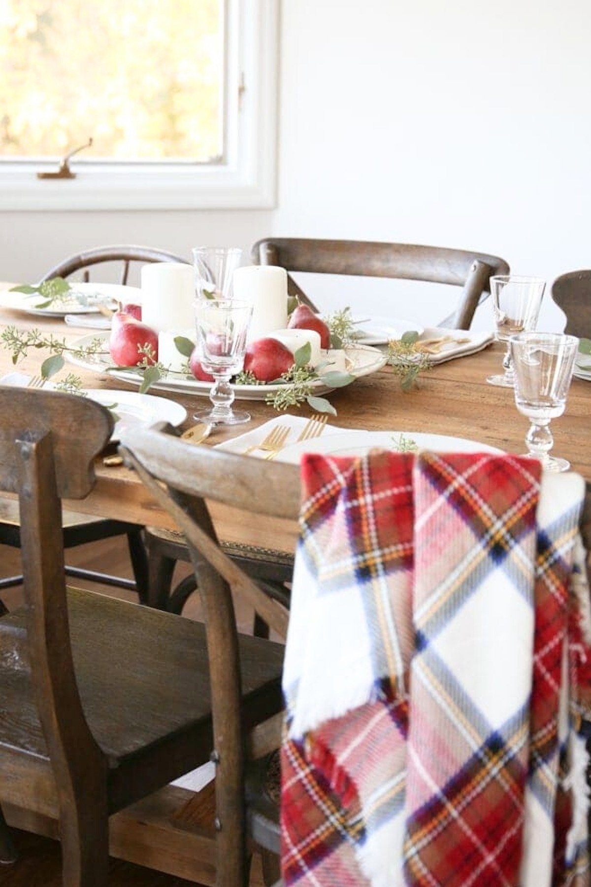 A last minute Thanksgiving centerpiece on a wood farm table. 